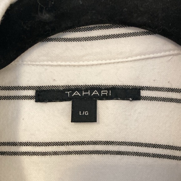 EUC Tahari long sleeve vertical striped button up blouse/shirt. Size large. - Picture 4 of 7